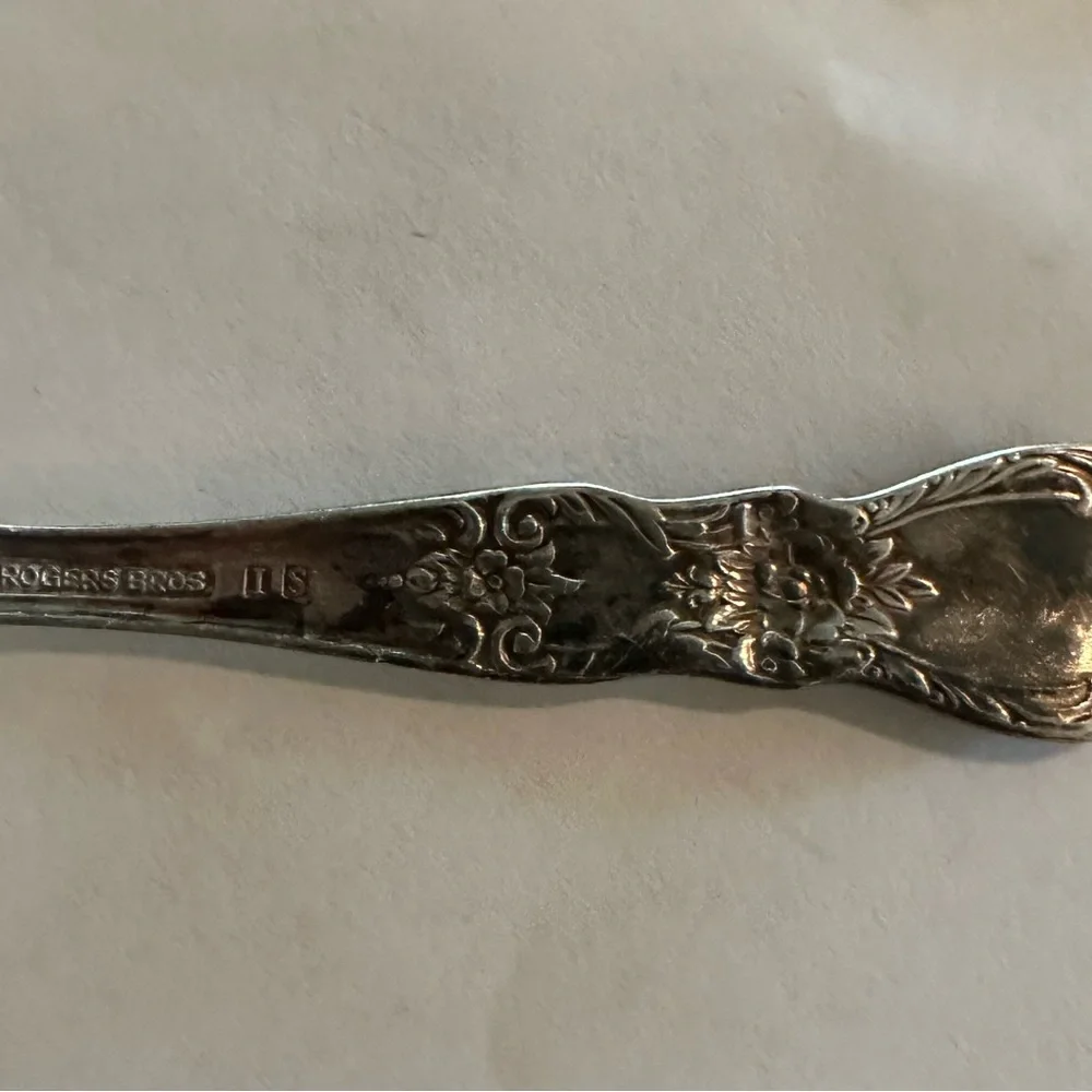 Vintage “1847 Rogers Bros. IS Grand Heritage” Silver Plate Baby Fork -great Cond